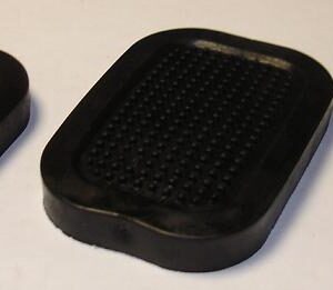 Universal Pedal Clips FD attach to the pedal with rubber.